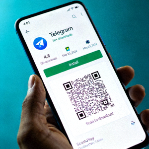 安卓手机Google Play商店中Telegram官方应用的下载页面截图与二维码示例